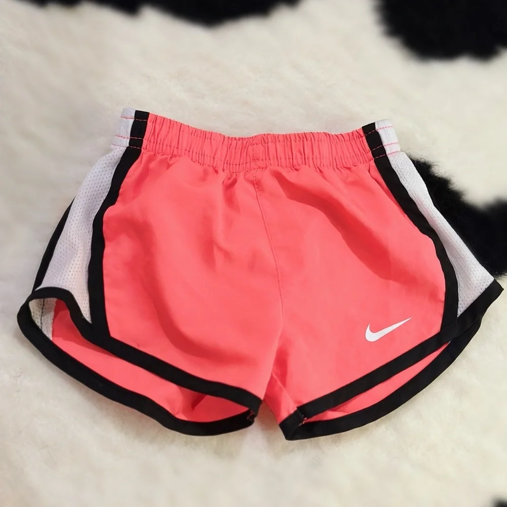 Nike Girl’s Dri-FIT Printed Tempo Shorts
